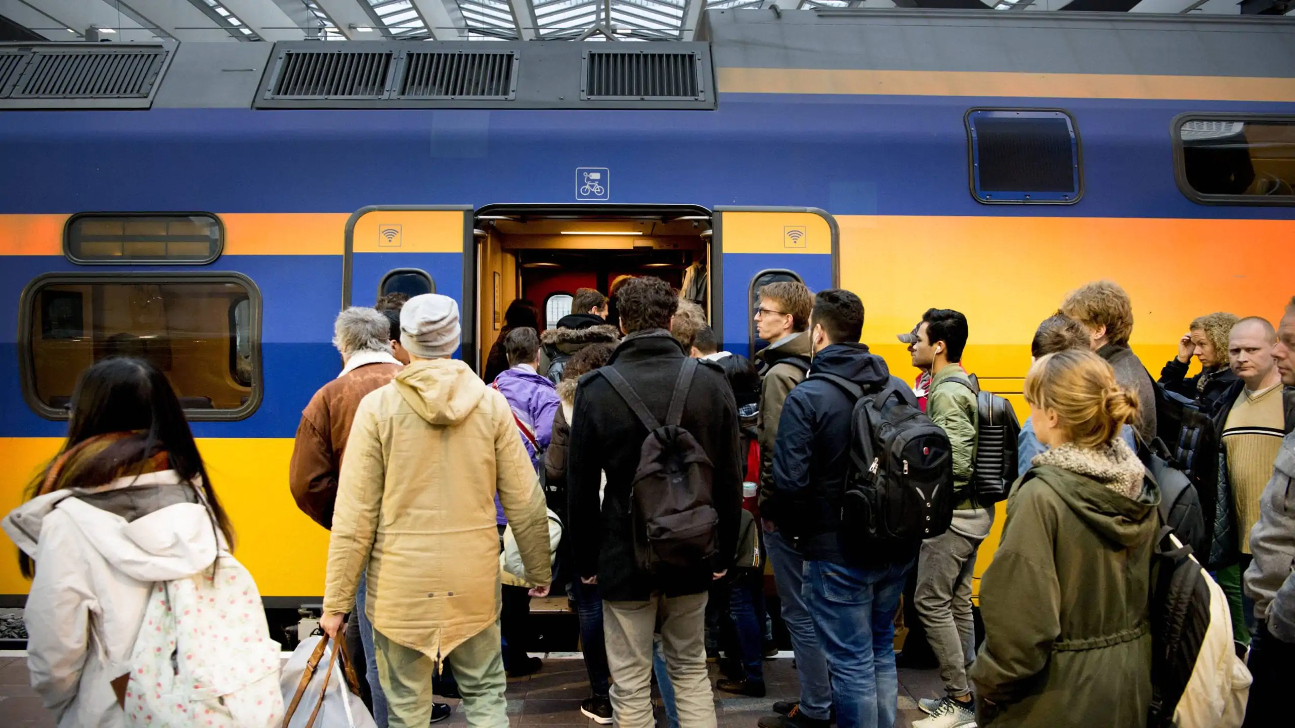 ركوب القطار إلى روتردام