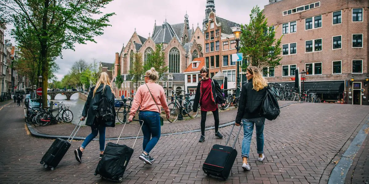السياح في امستردام.